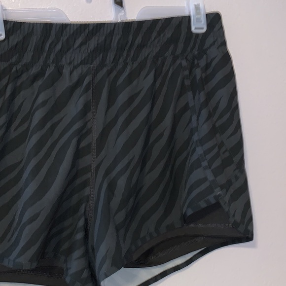 Avia black zebra print athletic gym shorts with pockets - Picture 4 of 7